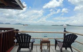Navareeya House Seaview